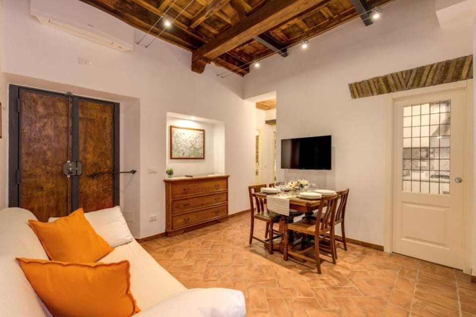 Campo de' Fiori Historic Home Apartment in Rome