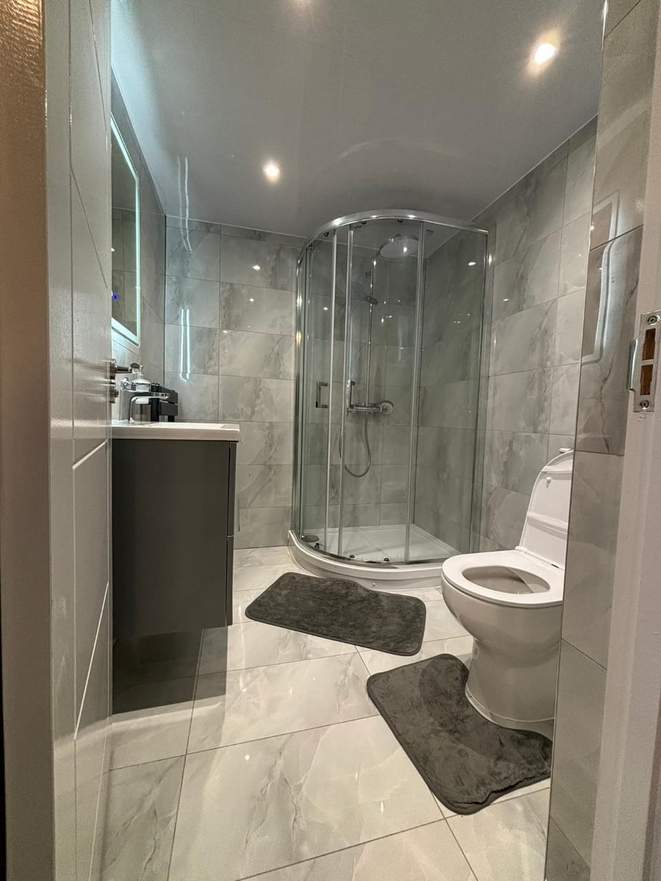 4 Bedroom Nicely Furnished with Parkings House in Wycombe District