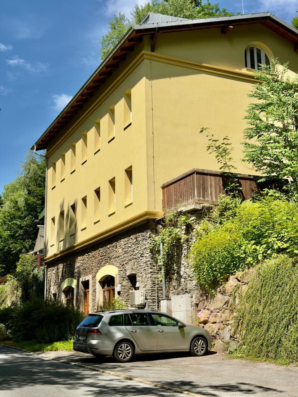 Property building, Day, Parking
