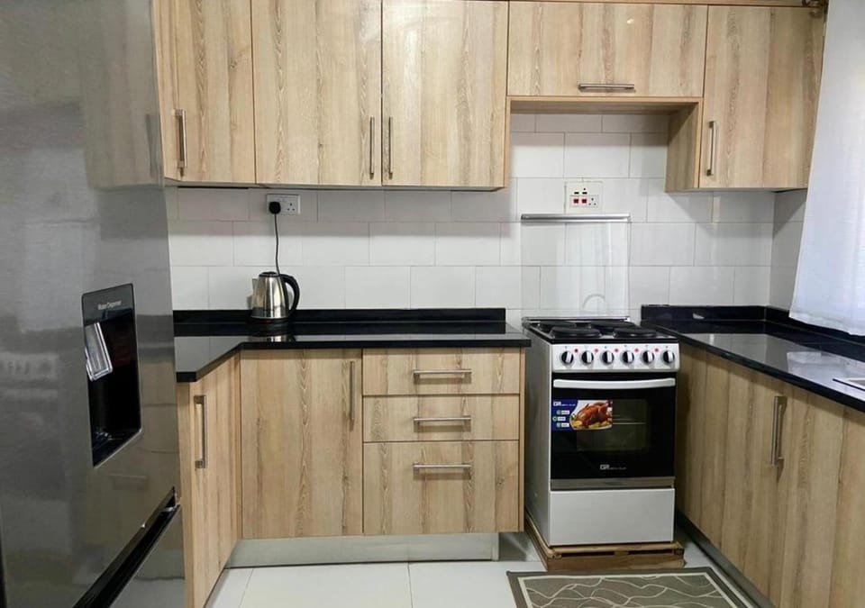 Kitchen or kitchenette, minibar, oven, stove