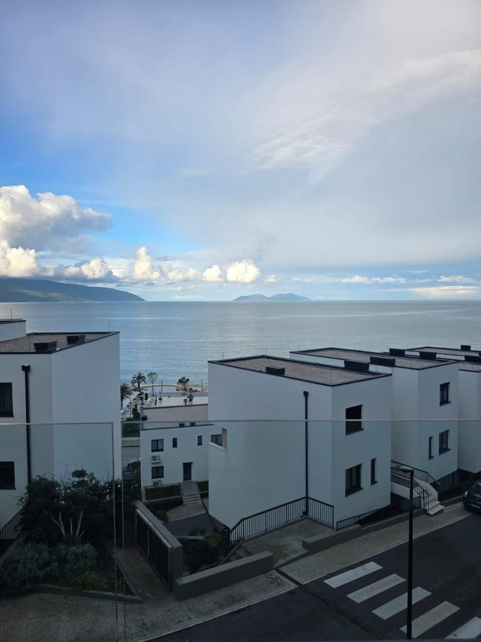 Azure & Pearl, Sea View Beach & City Apt for 4 Apartment in Vlorë