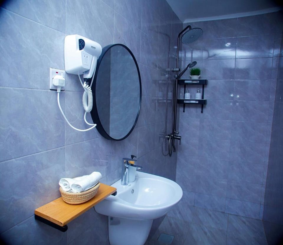 Toilet, Bathroom, towels