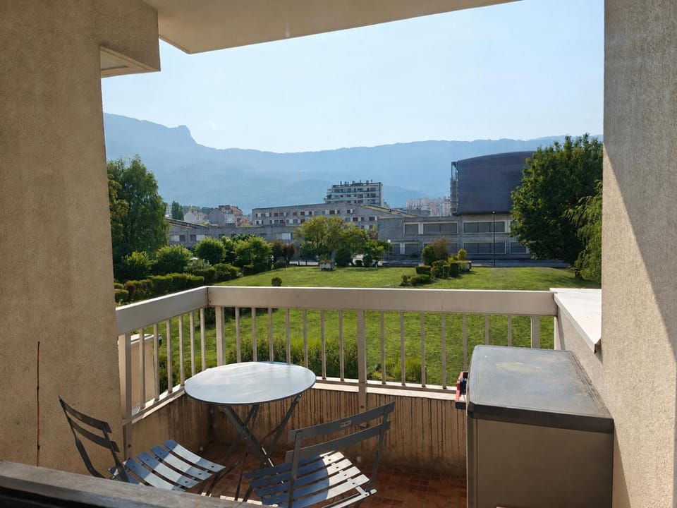 Studio T1 bis, Clim, Garage, Vue Vercors Apartment in Grenoble