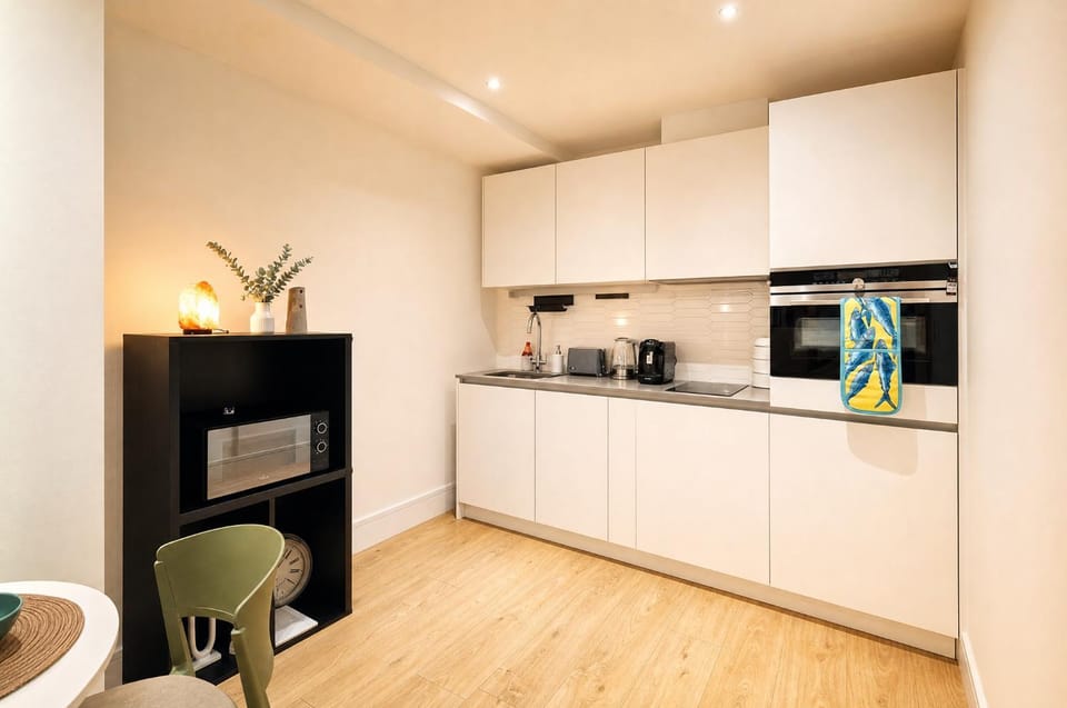 Coffee/tea facilities, Kitchen or kitchenette, minibar, pet friendly, stove
