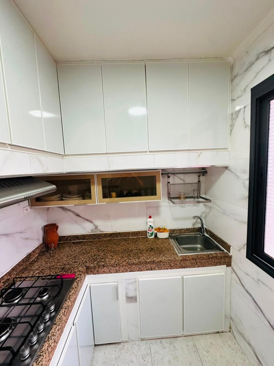 minibar, stove