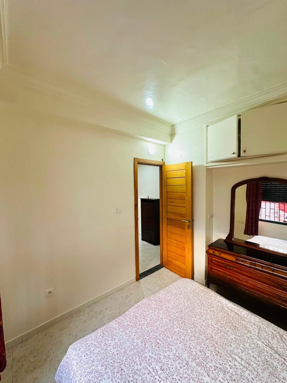 Bed, Photo of the whole room, wardrobe