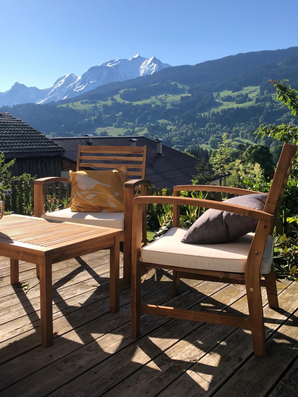 Spring, Dining area, Mountain view