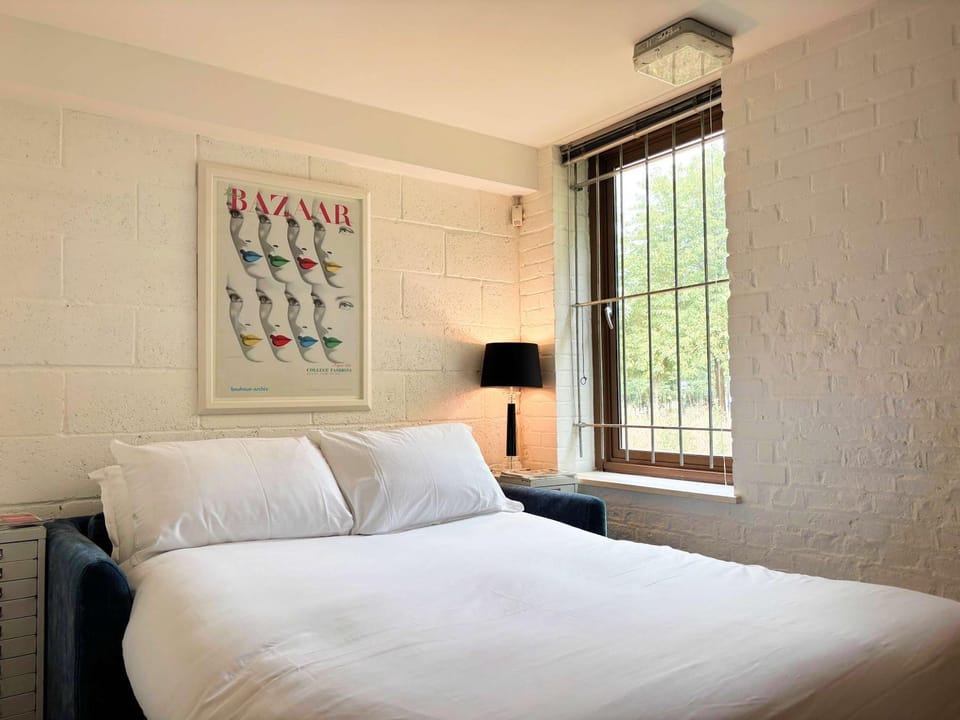 The Designer's Loft Apartment in City of Westminster