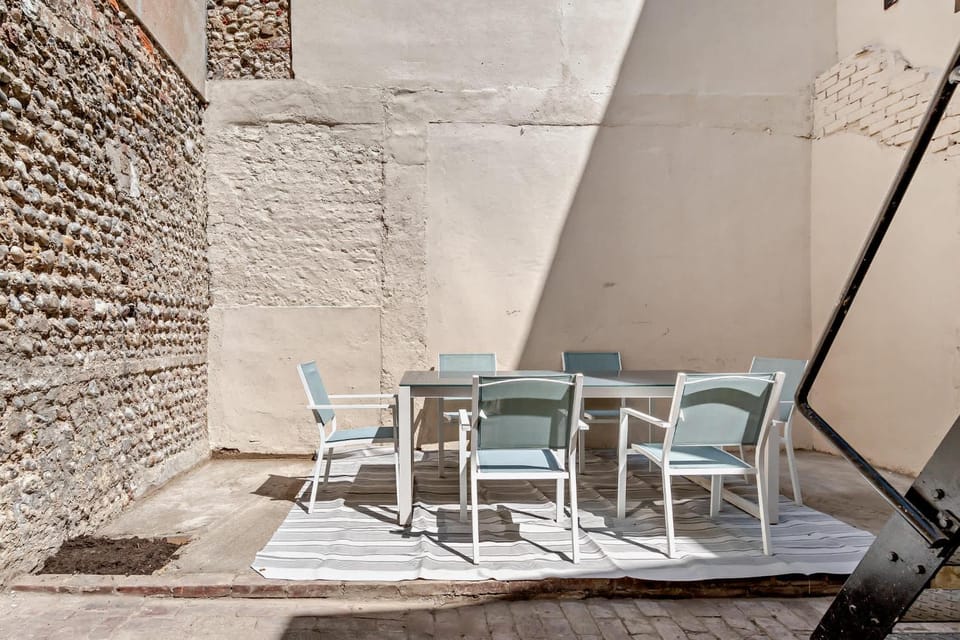 Patio, Seating area