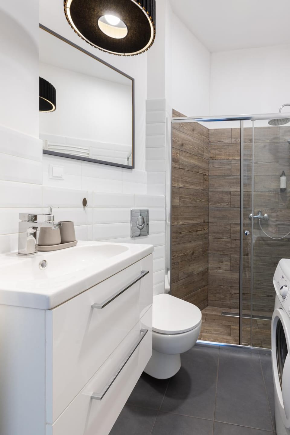 Shower, Toilet, Bathroom, towels, washing machine