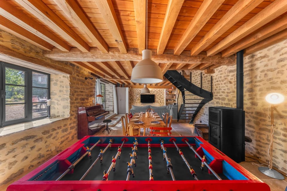 TV and multimedia, Living room, Dining area, fireplace