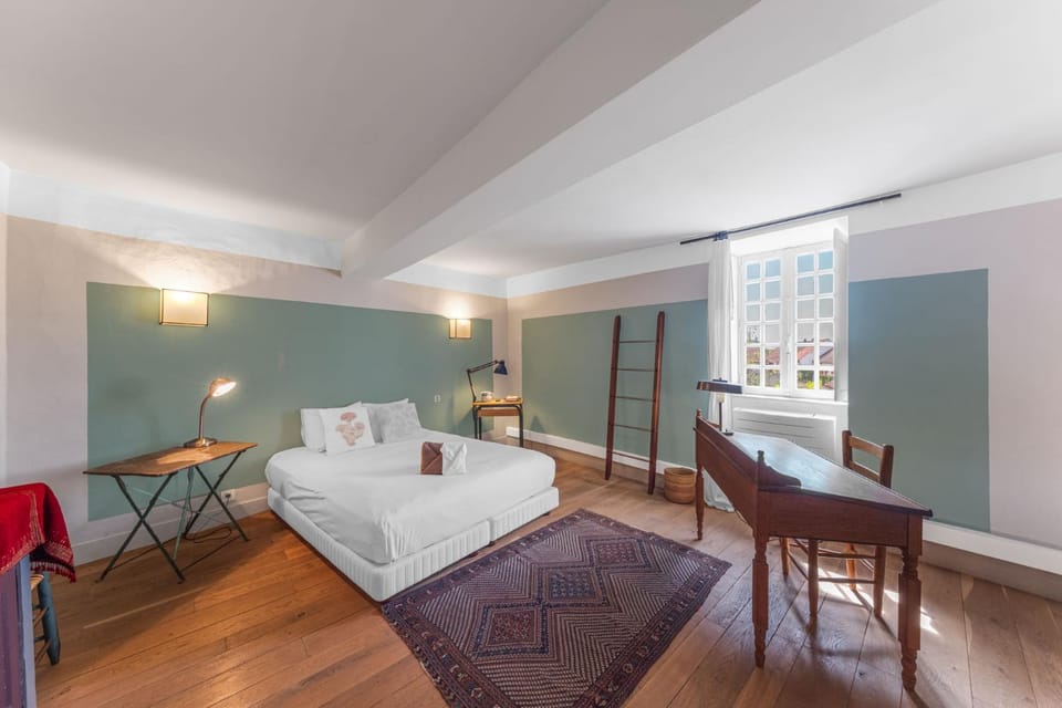 Photo of the whole room, Seating area, Bedroom, towels