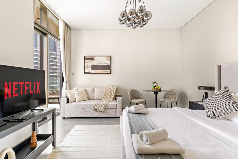 VayK - Elegant Studio in Business Bay with Canal View Apartment in Dubai