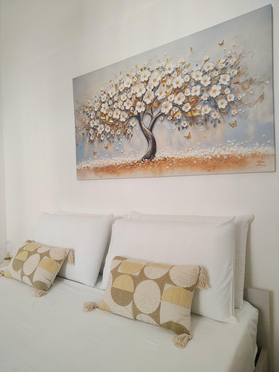 Bed, Photo of the whole room, Decorative detail, Bedroom