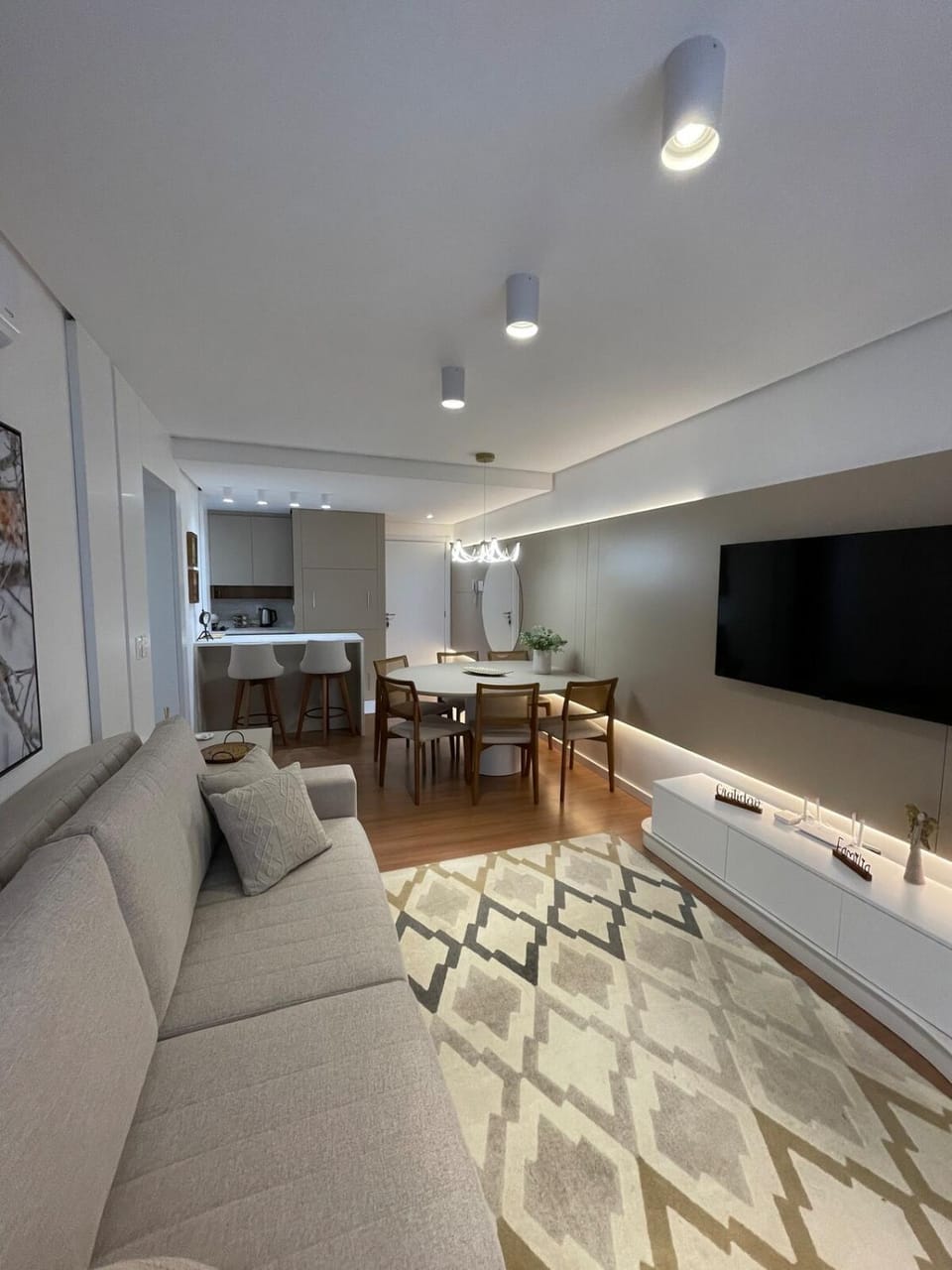 Communal lounge/ TV room, TV and multimedia, Kitchen or kitchenette, Living room, Seating area, Dining area