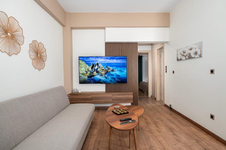 Communal lounge/ TV room, TV and multimedia, Living room, Seating area, Evening entertainment