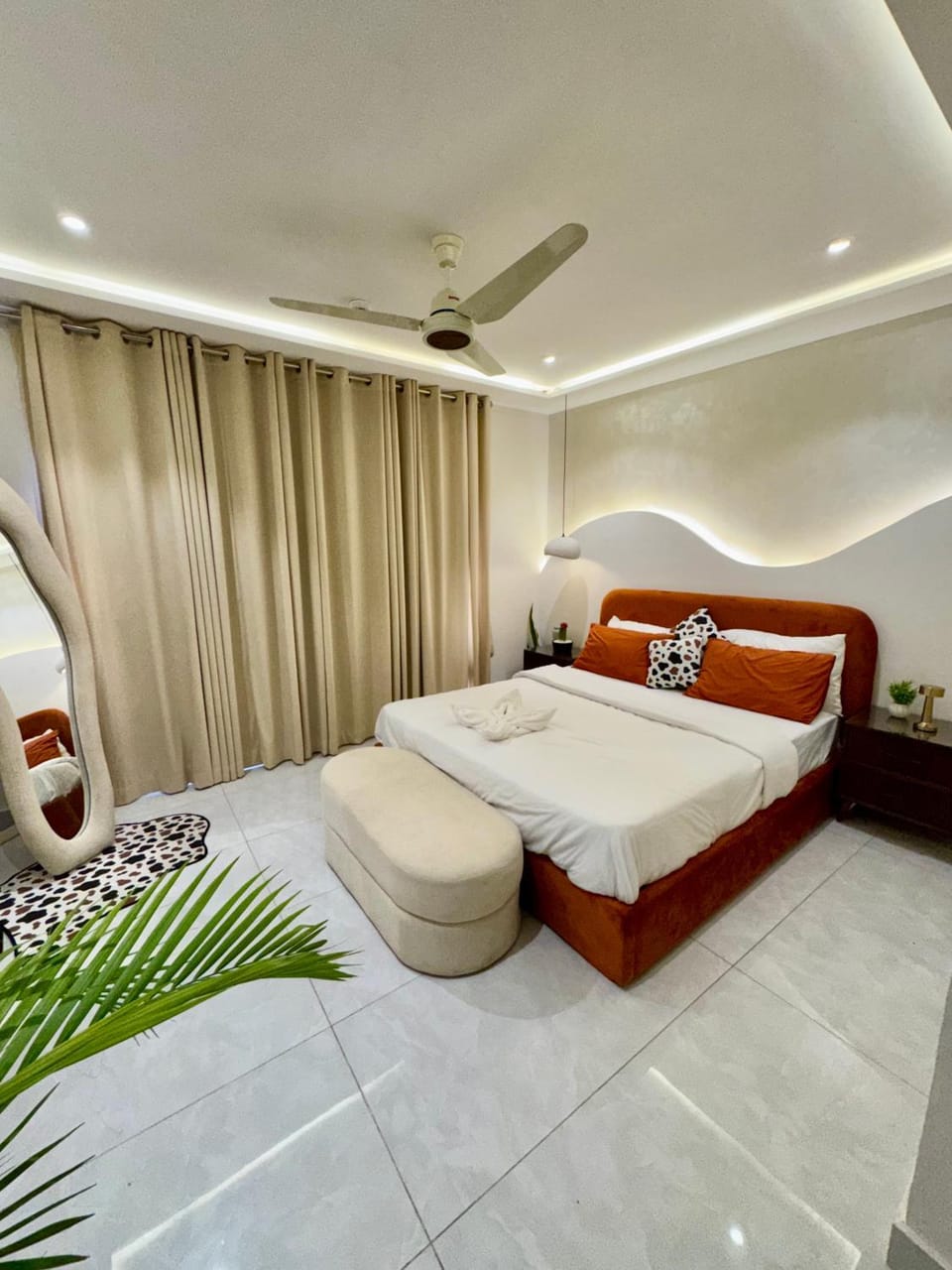 Olive Theory 1BHK Gulberg MM Alam Self Check-in Pool Apartment in Lahore