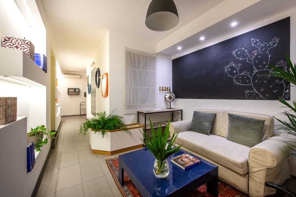 Communal lounge/ TV room, Lobby or reception