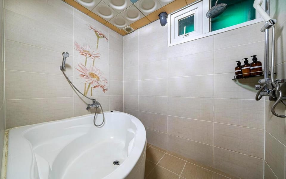 Shower, Bathroom, Bath, towels