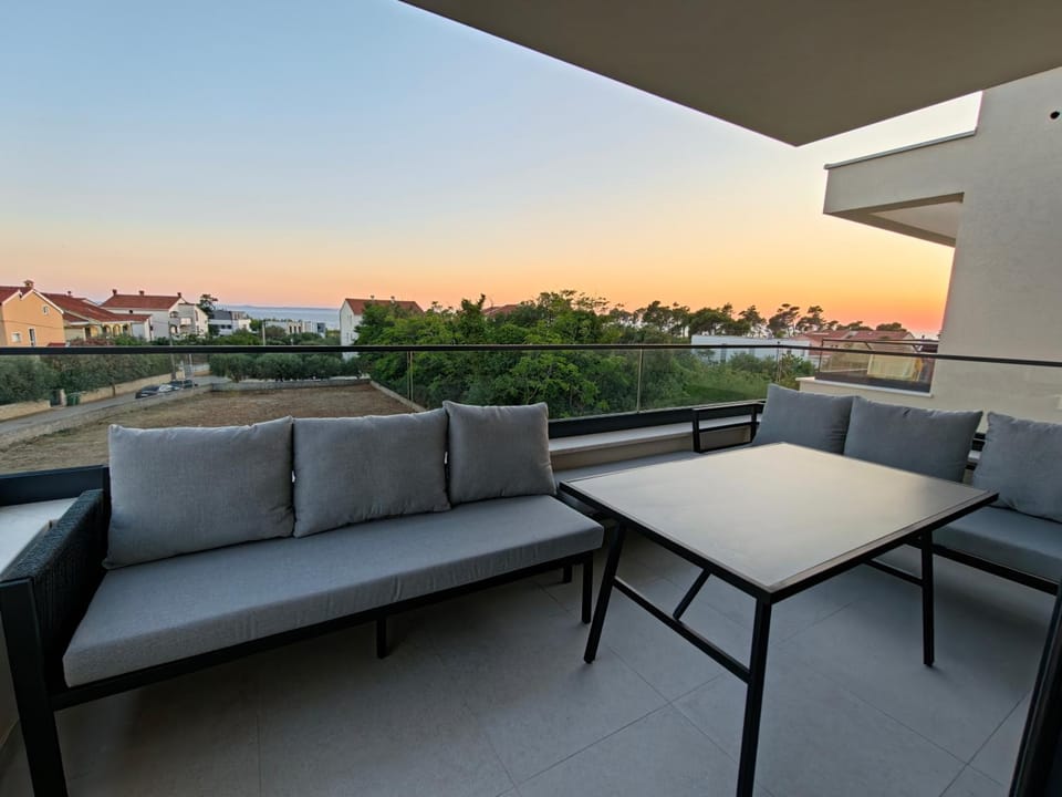 Natural landscape, View (from property/room), Balcony/Terrace, Seating area, Sunrise, Sunset