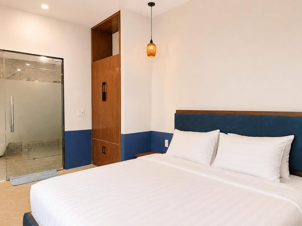 Property building, Bed, Bedroom