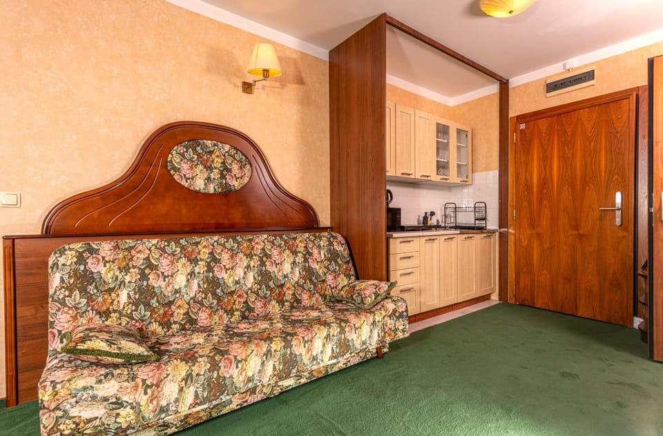 Kitchen or kitchenette, Seating area