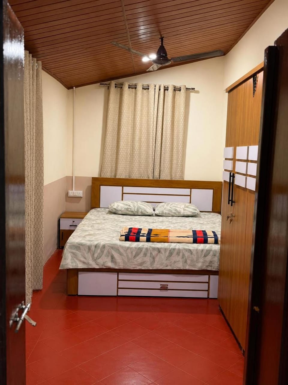 Bed, Photo of the whole room, Bedroom, wardrobe