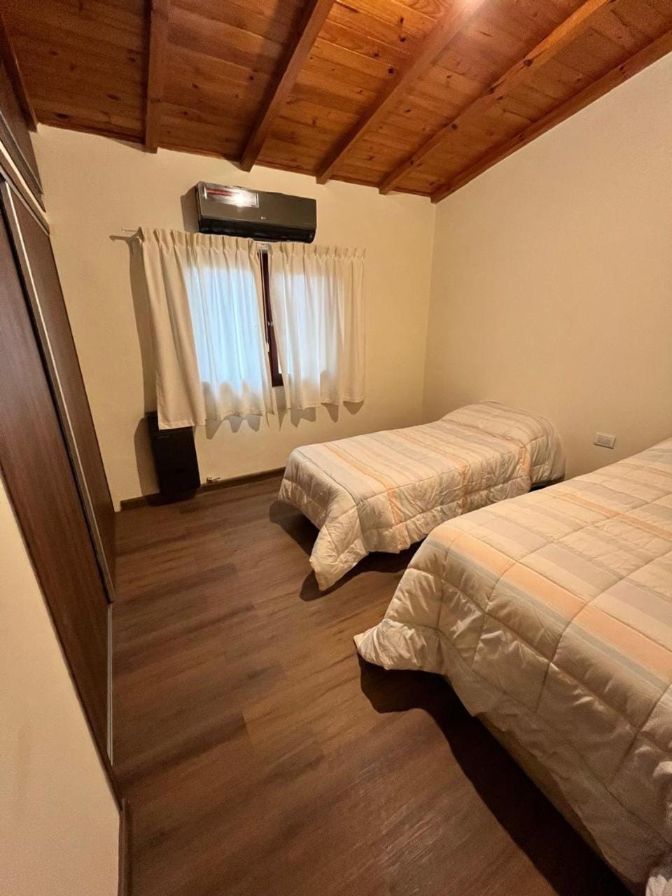 Bed, Bedroom, air conditioner
