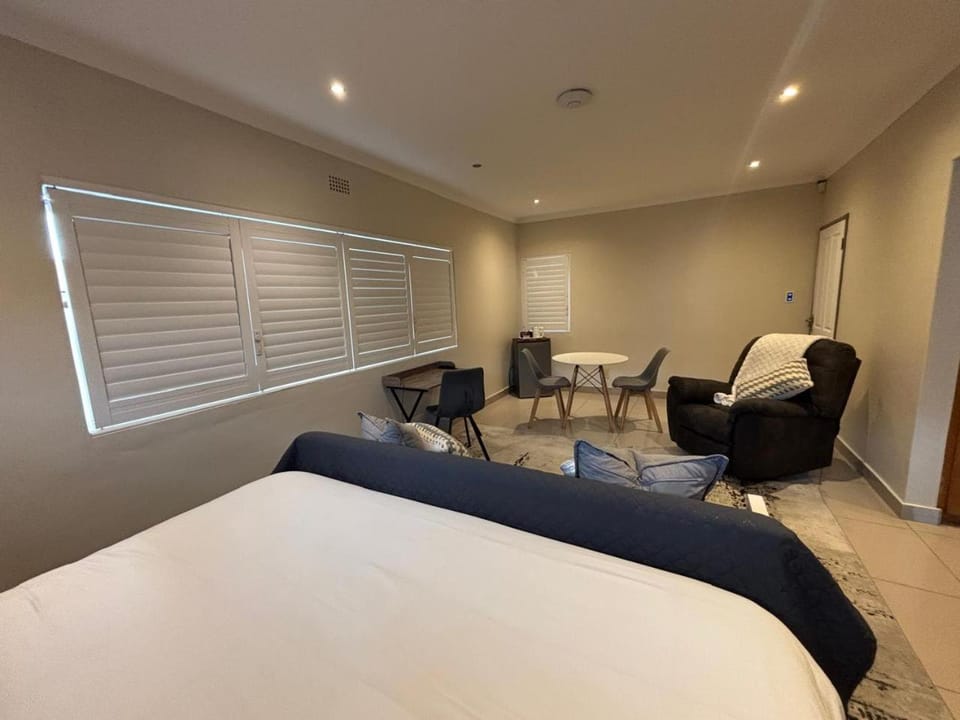 Bed, Living room, Seating area, Bedroom