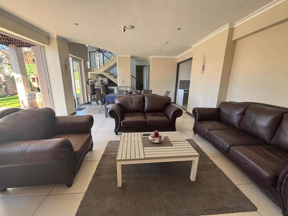 Property building, Restaurant/places to eat, Evening entertainment, Swimming pool, Entertainment, Breakfast