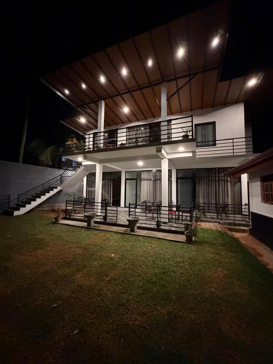 Property building, Night, Garden, View (from property/room), Balcony/Terrace, Garden view