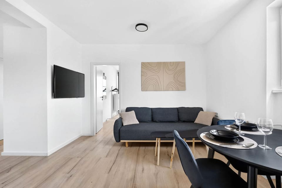 TV and multimedia, Living room, Seating area, Dining area, Evening entertainment