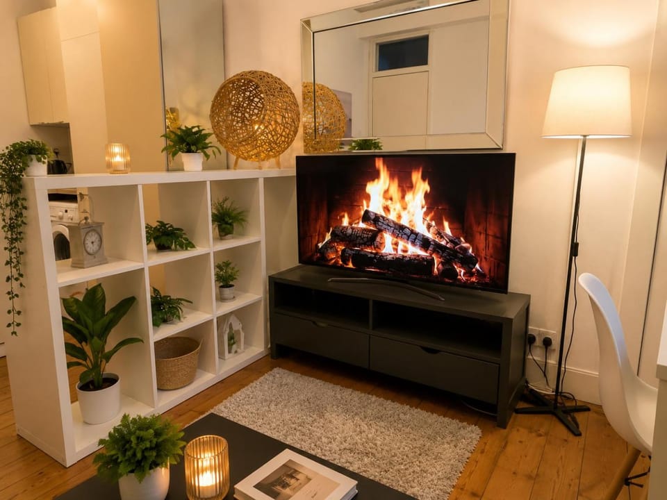 Comfortable 2BR Flat In Leith Sleeps 5 Apartment in Edinburgh