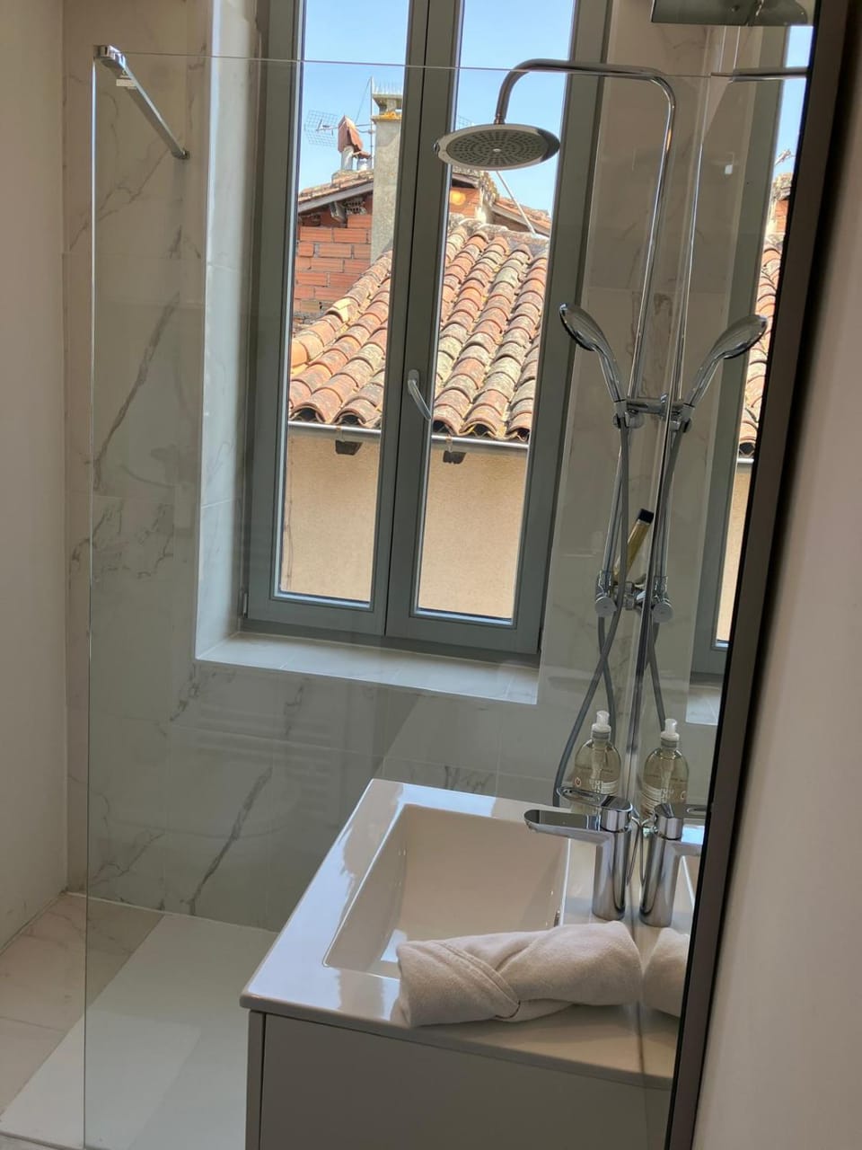 Shower, Bathroom, towels