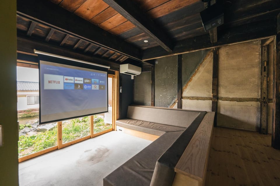 TV and multimedia, Living room, Photo of the whole room, Seating area