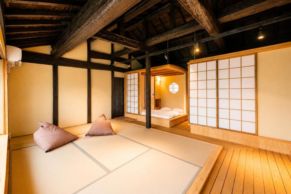 門司の長屋宿 WABISABI x 門司港駅徒歩8分 最大8名の和モダン一棟貸切 House in Fukuoka Prefecture