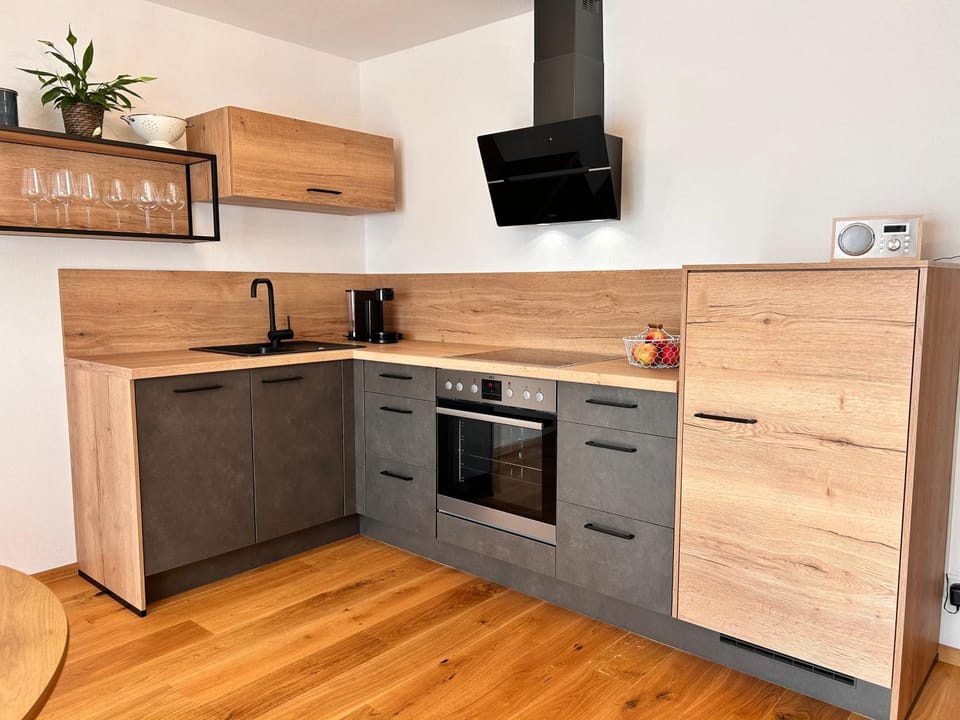 Kitchen or kitchenette, Living room