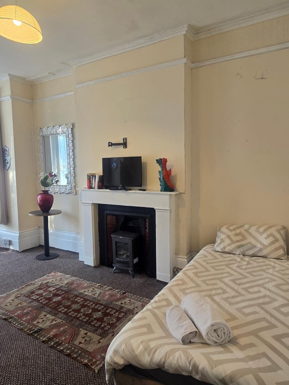 Large flat with parking near train station Apartment in Dover