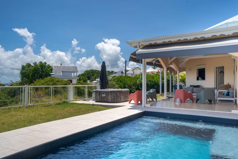 Hot Tub, Swimming pool, sunbed