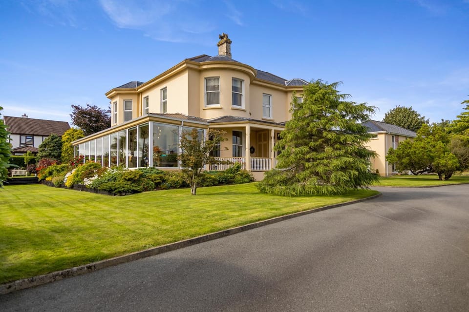Property building, Garden, Golfcourse, Garden view