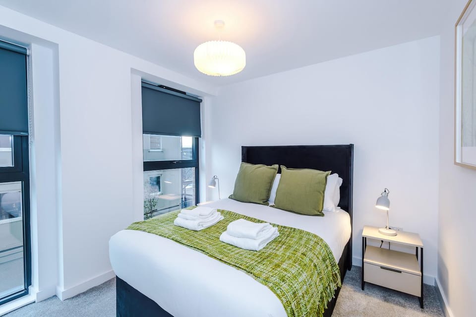 Stylish 2BR 2BA - Gym & Co-Working Apartment in Salford