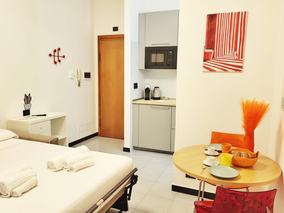 Bed, Kitchen or kitchenette, Living room, Photo of the whole room, Dining area, Bedroom, towels