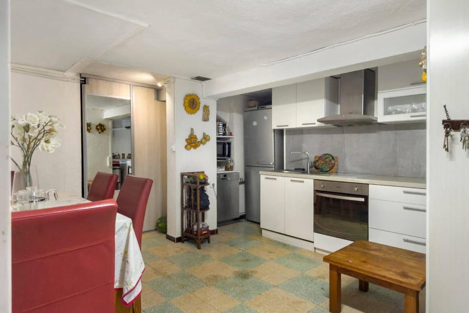 Kitchen or kitchenette, Living room