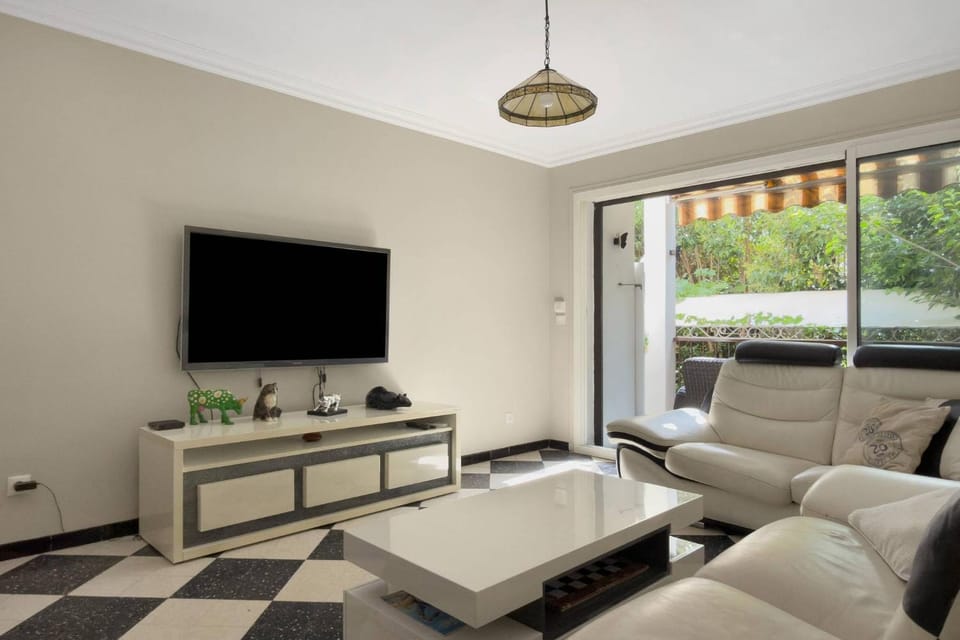 Sunnybeach LaCiotat pool AC Parking Apartment in La Ciotat