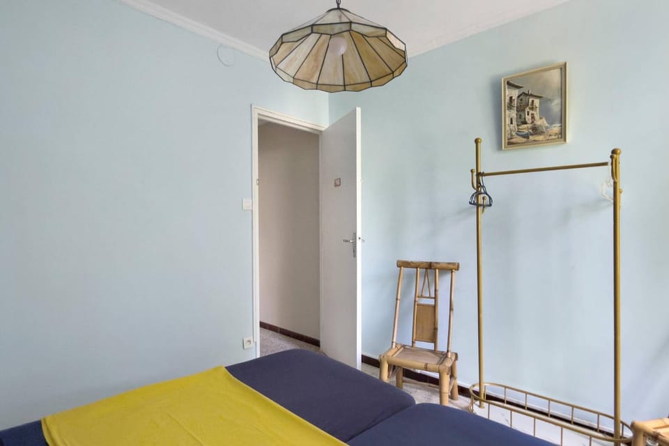 Property building, Living room, Bedroom