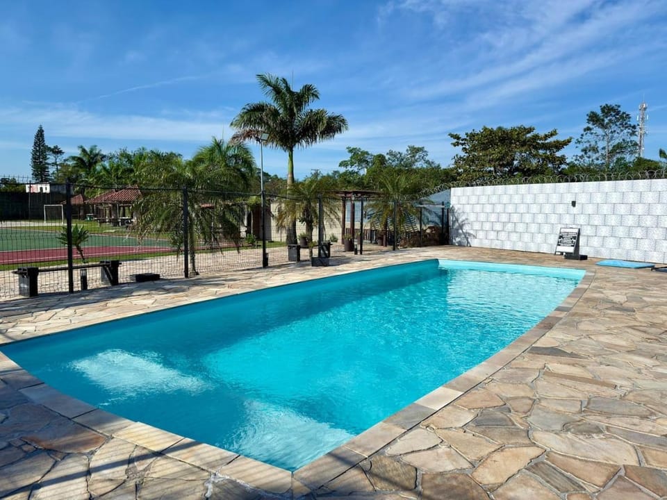 Studio a 400 metros do mar com banheira e piscina Apartment in State of Paraná