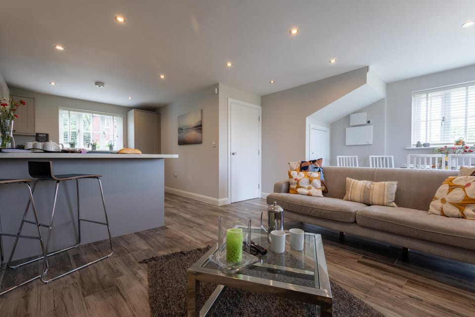 Living room, Food and drinks, Seating area