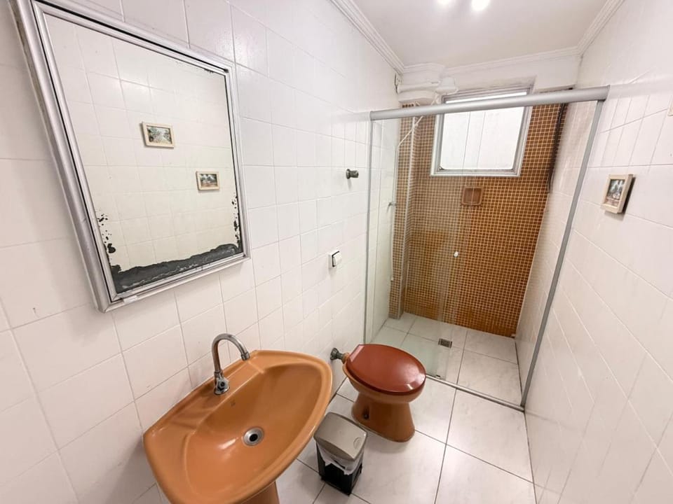 Astúrias, 94 m2, com AR , TELA, 2 vagas, 400 m Praia Apartment in State of São Paulo
