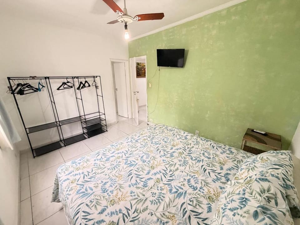 Astúrias, 94 m2, com AR , TELA, 2 vagas, 400 m Praia Apartment in State of São Paulo
