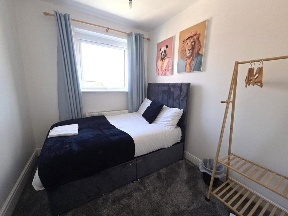 Comfortable 3-Bedroom Home with Free Parking Apartment in Sheffield